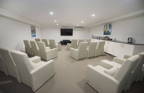 Gladstone Apartment | Gladstone Central Plaza