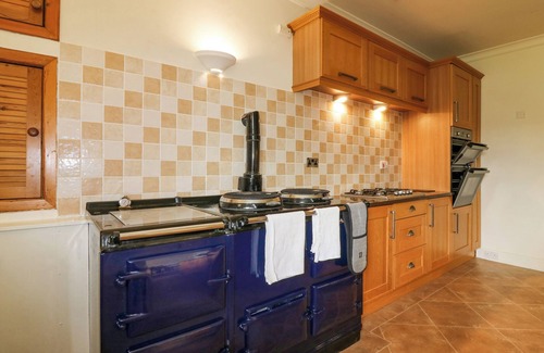 Forfar Cottage | GLAMIS HOUSE, pet friendly, character holiday cottage in Forfar