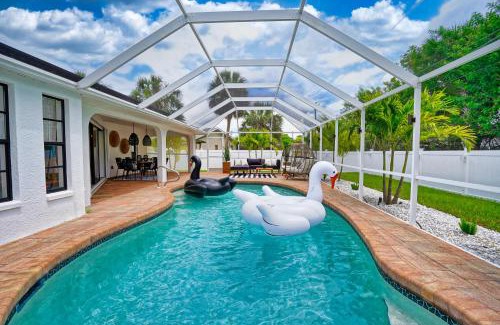 Port Charlotte Villa | Glamorous 3-Bedroom Villa with Heated Pool Sarasota Area