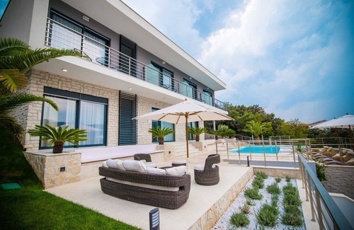 Stikovica Villa | Glamorous Dubrovnik Villa | 5 Bedrooms | Villa Stikovica Earth | Stunning Sea.