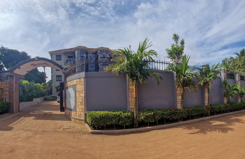 Kampala Apartment | Glamorous, Premium, Ensuite 2-Bed, 2-Bath Apartment