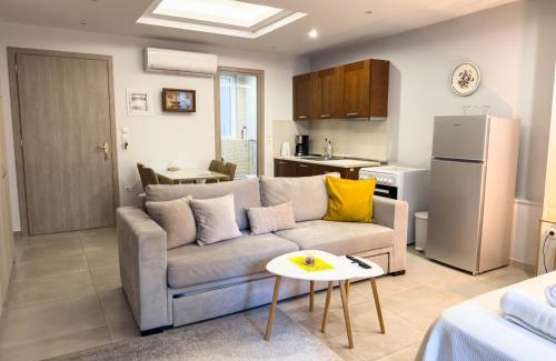 Plaka Apartment | Glamorous & Spacious Renovated Apartment, Syntagma, DT Athens