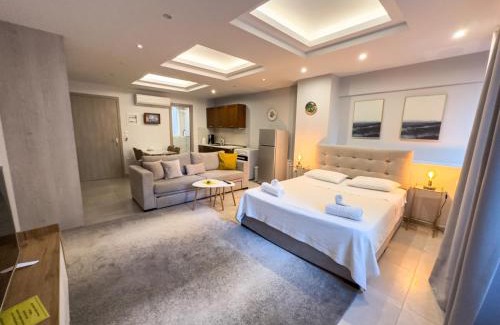 Plaka Apartment | Glamorous & Spacious Renovated Apartment, Syntagma, DT Athens