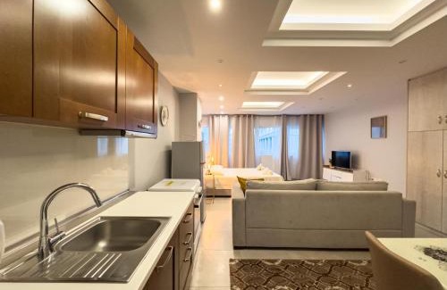 Plaka Apartment | Glamorous & Spacious Renovated Apartment, Syntagma, DT Athens