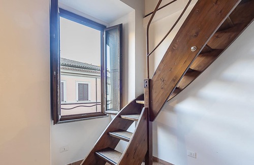 Lake Bracciano Apartment | Glamour Apartment with Castle View