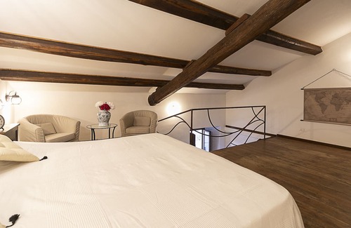 Lake Bracciano Apartment | Glamour Apartment with Castle View