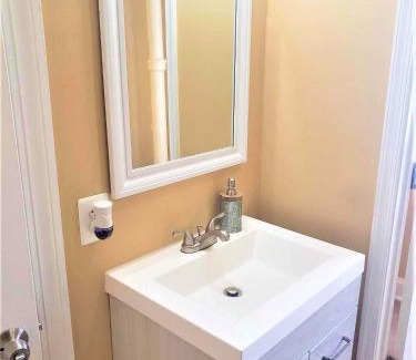 West Hyattsville Bed & Breakfast | Glamour Room in Washinton DC