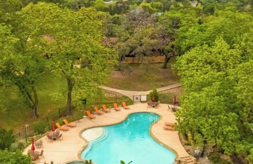 Medina Cabin | Glamping Bunkhouse: Tx Hill Country Resort + Pool