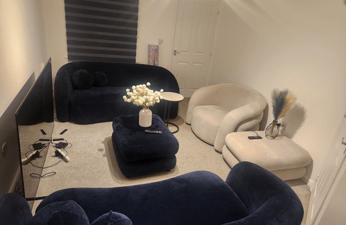 Wolverhampton House | Glamshouse is situated in a beautiful layout called Akron estate.nit's centra