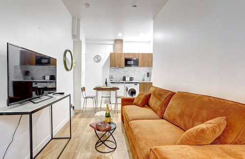 10th Arrondissement Apartment | Glamy 240 – Beautiful apartment in heart of Paris