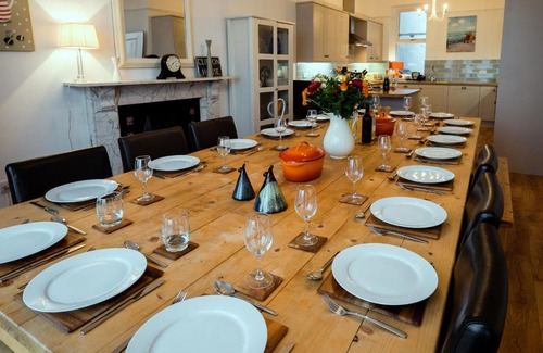 Criccieth House | Glan y Mor, Sleeps 20, 8 Bedrooms, 8 Bathrooms, Seafront, Criccieth