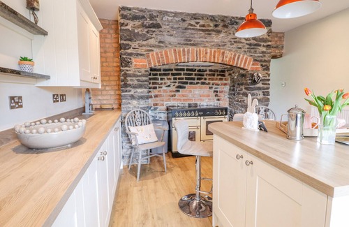 Abergele Cottage | GLAN YR AFON, pet friendly, character holiday cottage in Llangernyw