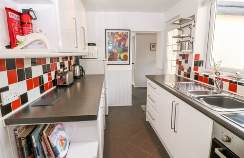 Garn Fadryn Cottage | GLASCOED, family friendly, character holiday cottage in Edern