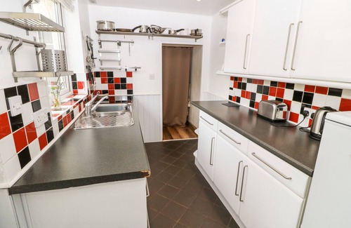 Garn Fadryn Cottage | GLASCOED, family friendly, character holiday cottage in Edern
