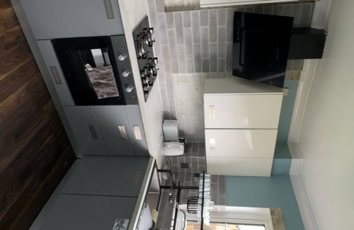 Glasgow House | Glasgow Guest House free 2 car parking nFree WIFi Main Door House