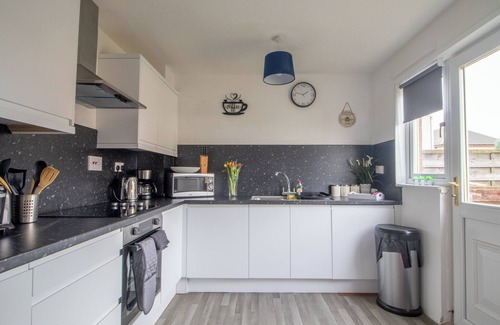 Tollcross House | Glasgow, spacious 2 bed house, suitable for family and contractors