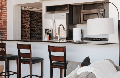 Old City Apartment | Glass Loft - Walk to Old City & DT Knox