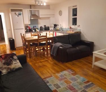 Glastonbury Apartment | Glastonbury town center-entire apartment