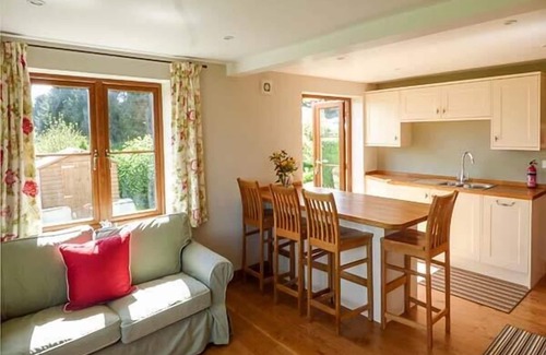 Coed-Y-Paen Cottage | GLEBE FARM COTTAGE, family friendly, with a garden in Llandegveth