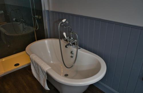 Clova Hotel | Glen Clova Hotel & Luxury Lodges