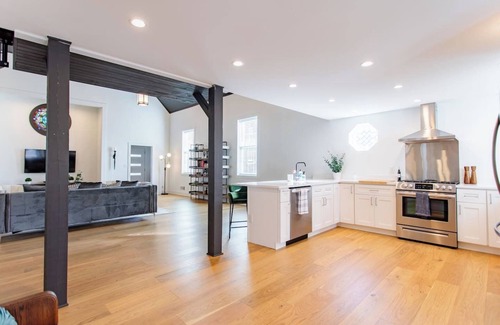 Scott Township House | Glendale Chapel: Historic Church Retreat