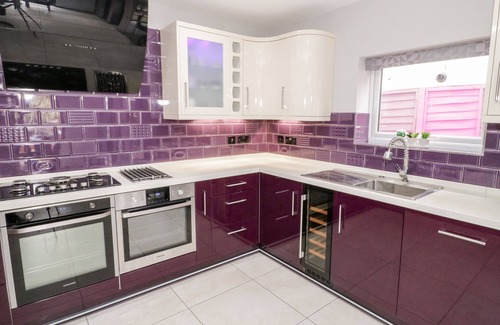 Rhos on Sea Cottage | GLENDALOUGH, pet friendly, luxury holiday cottage in Rhos-On-Sea
