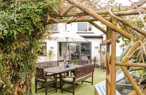 Rhos on Sea Cottage | GLENDALOUGH, pet friendly, luxury holiday cottage in Rhos-On-Sea