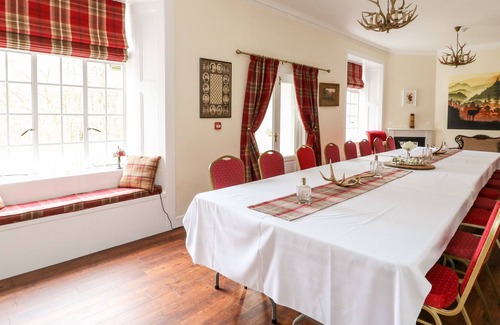 Kirriemuir Cabin | GLENDOLL LODGE, pet friendly, luxury holiday cottage in Kirriemuir