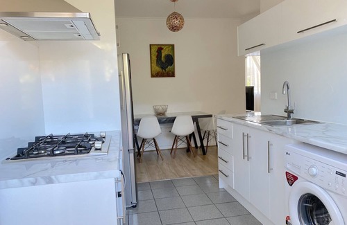 Glenelg South Apartment | Glenelg Holiday Apartments-The Broadway