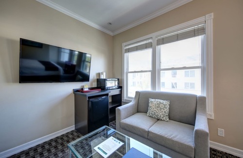Avalon Hotel | Glenmore Plaza Hotel