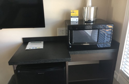 Avalon Hotel | Glenmore Plaza Hotel