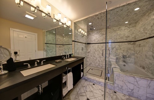 Avalon Hotel | Glenmore Plaza Hotel