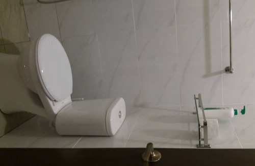Sepang Ski Chalet | GLG KLIA Transit 3-Guests Room-G + Free drop off