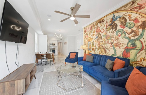 Tulane - Gravier House | Glistening New Superdome Group Home w/10 Beds, Parking, Patio, Grill and 5 Bath
