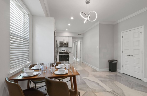 Tulane - Gravier House | Glistening New Superdome Group Home w/10 Beds, Parking, Patio, Grill and 5 Bath