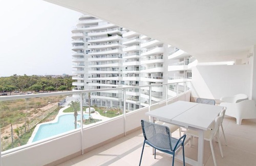 Canet de Berenguer Apartment | Global Properties, Apartamento con terraza, vistas al mar y a la piscina