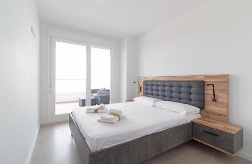 Canet de Berenguer Apartment | Global Properties, Apartamento de dos terrazas con vistas al mar y piscina en Canet