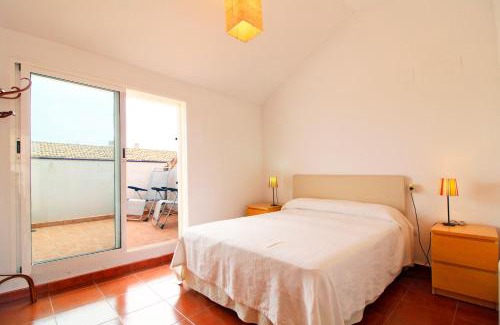 Playa de Almarda Apartment | Global Properties, Apartamento con piscina en playa Corinto