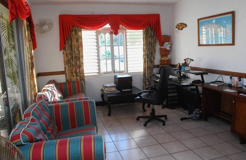 Lucea House | Global Villa Hotel Sea Front, family-friendly villa with air conditioning and hot water