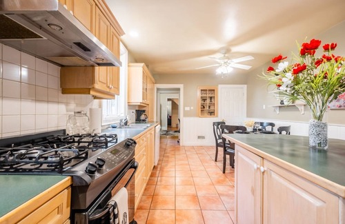 Little Italy Villa | GLOBALSTAY. Cozy 5 Bedroom house in Toronto Downtown
