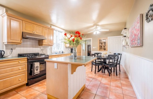Little Italy Villa | GLOBALSTAY. Cozy 5 Bedroom house in Toronto Downtown