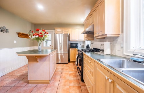 Little Italy Villa | GLOBALSTAY. Cozy 5 Bedroom house in Toronto Downtown