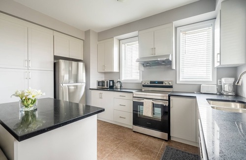 Stoney Creek Apartment | GLOBALSTAY. Modern Lake Ontario Townhomes