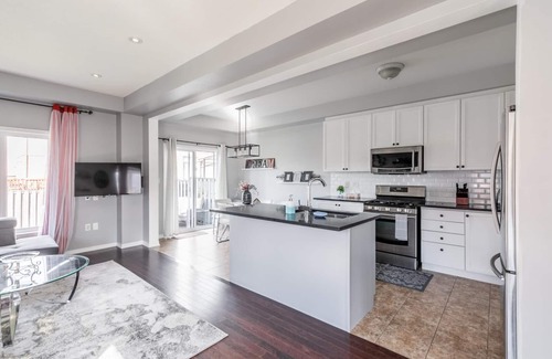 Stoney Creek Villa | GLOBALSTAY. Unique 3BR 2.5BA Townhome.HOT TUB, SAUNA,GYM,BBQ