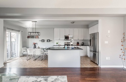 Stoney Creek Villa | GLOBALSTAY. Unique 3BR 2.5BA Townhome.HOT TUB, SAUNA,GYM,BBQ