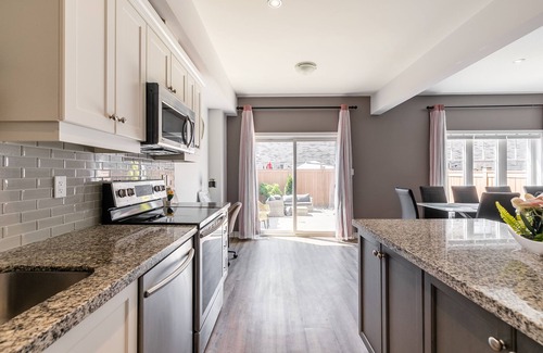 Stoney Creek Apartment | GLOBALSTAY. Waterfront 5BR Townhouse. Private HOT TUB, Gym, Sauna