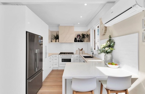 West Hobart House | Glorious Views - beautiful 1925 heritage house