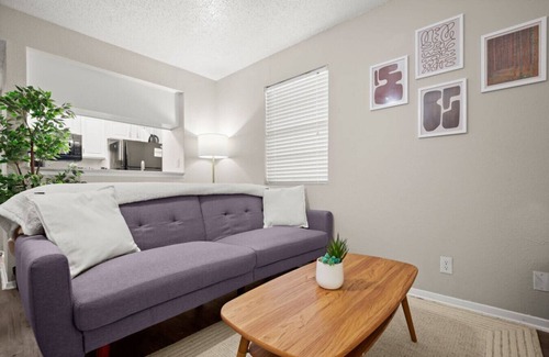 Skyview Apartment | Glowing Green Studio - Great for ACL, F1, and More