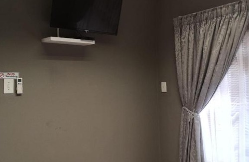 Riebeeckstad House | Gluckman Drive Guesthouse