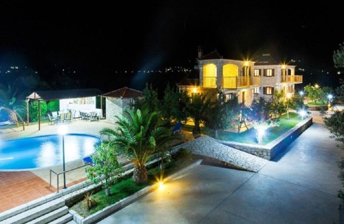 Paralio Astros Villa | Glyfada Villas